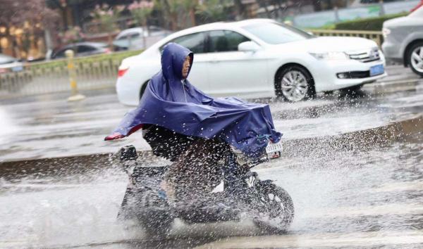 济南暴雨预警，应对暴雨天气的准备与措施